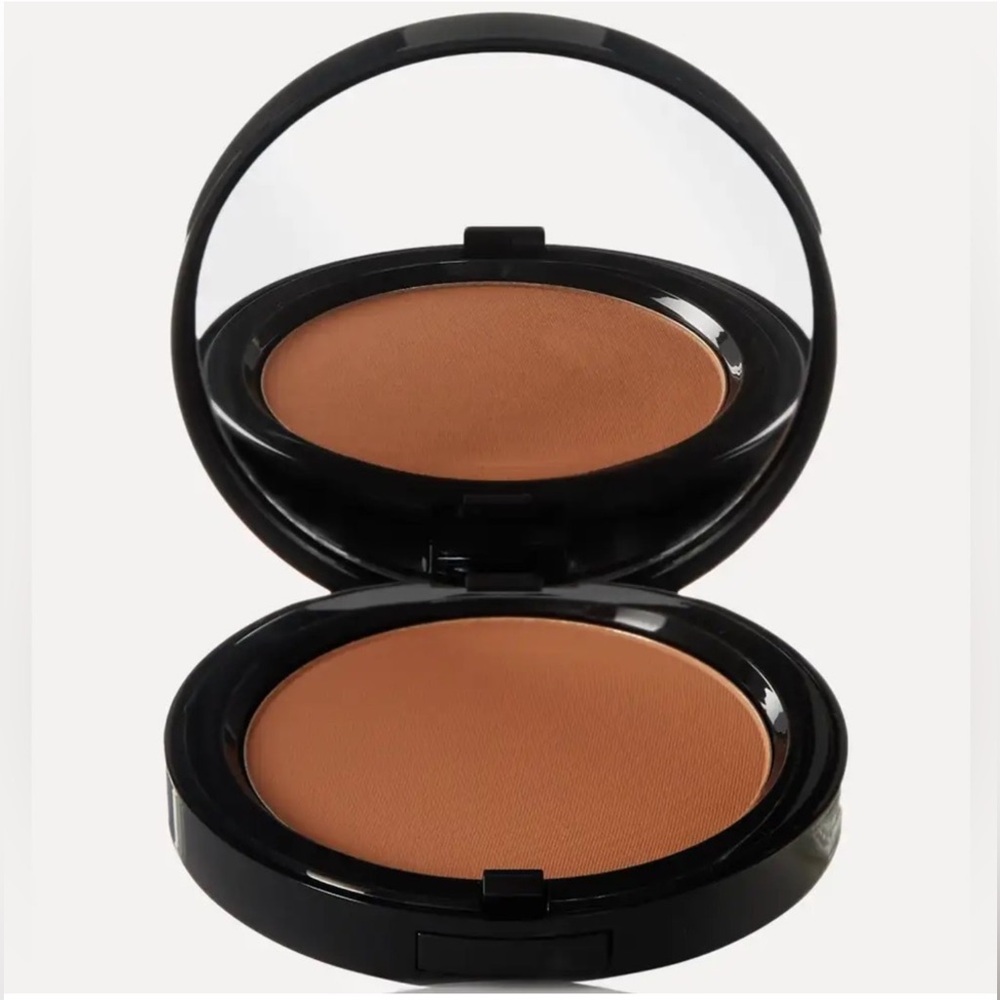 Bobbi Brown Bronzing Powder in Deep 4 - BNIB & Discontinued